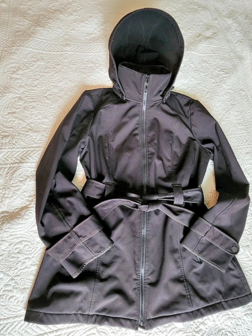 London Fog Hooded Belted Trench Coat in Black Size Large Like New Women's